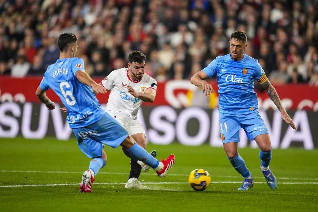 Isaac Romero dispara ante Morey y Copete - EP