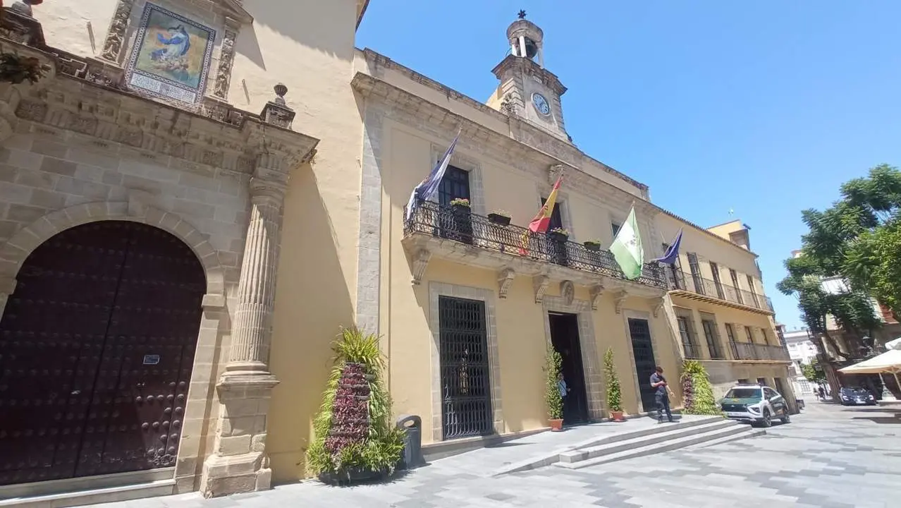 Fachada principal del Ayuntamiento de Jerez.  - F.C.A.
