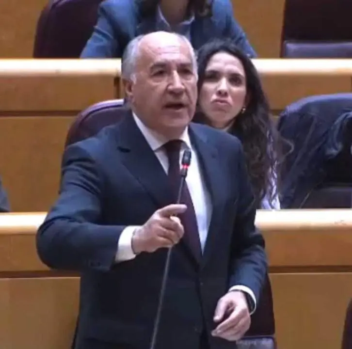 El PP arropa a Landaluce en el Senado tras las insinuaciones de Redondo