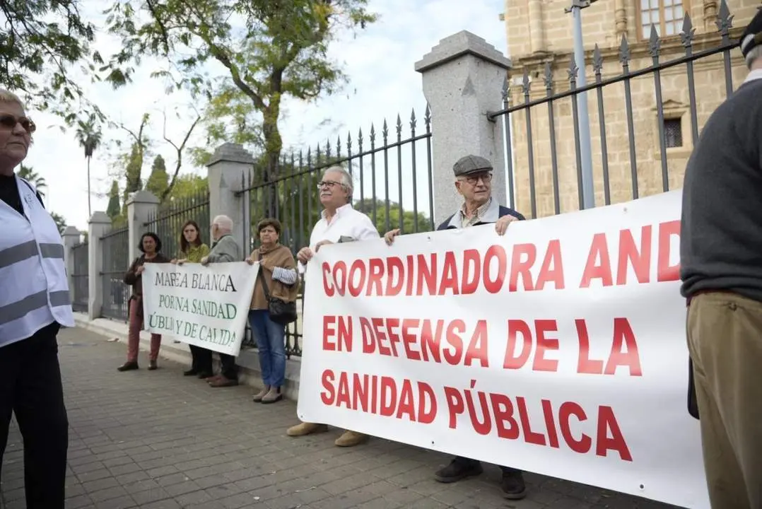 Concentraci&oacute;n de la Coordinadora Mareas Blancas Andaluzas - JOAQUIN CORCHERO / EUROPA PRESS