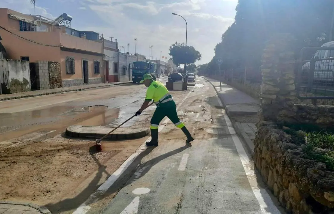 Tareas de limpieza en San Fernando tras la DANA de finales de octubre. - Ayuntamiento