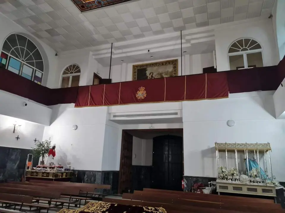 Capilla del colegio exornada para recibir a la Hermandad - CEDIDA