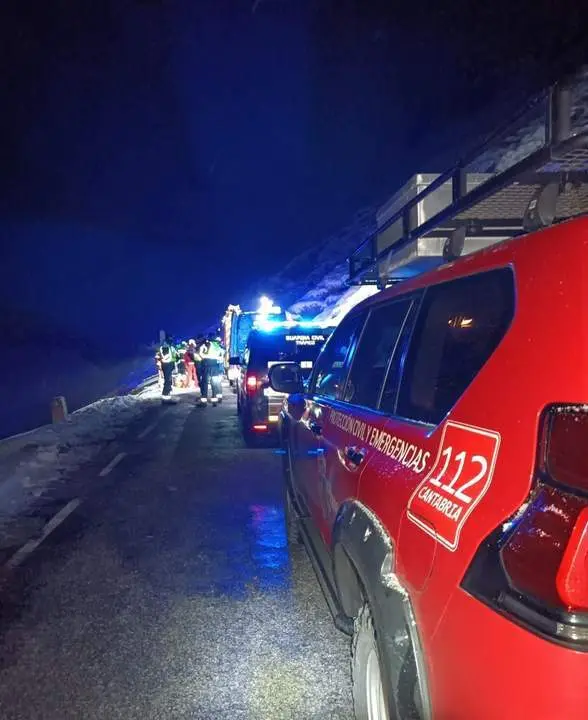 Fallecen cuatro j&oacute;venes tras salirse de la v&iacute;a - 112 CANTABRIA