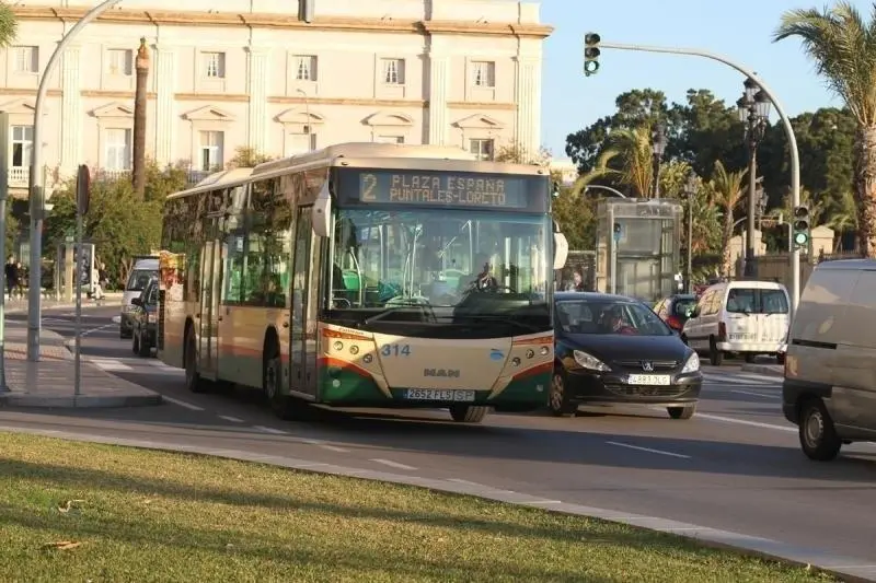 Autob&uacute;s urbano de C&aacute;diz. - VIVA