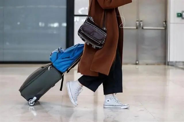 Una mujer en un aeropuerto. - Europa Press
