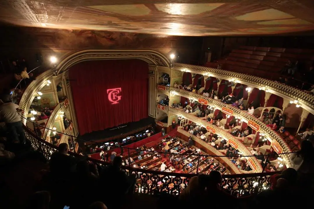 El Teatro Falla durante una sesi&oacute;n del COAC. - Ra&uacute;l Albera
