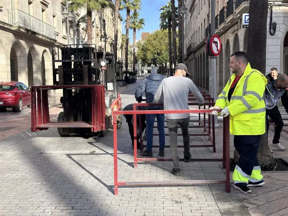 Montaje palcos semana santa huelva - Ayto Huelva