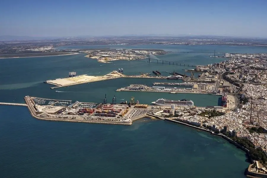 Vista del puerto de C&aacute;diz. - APBC