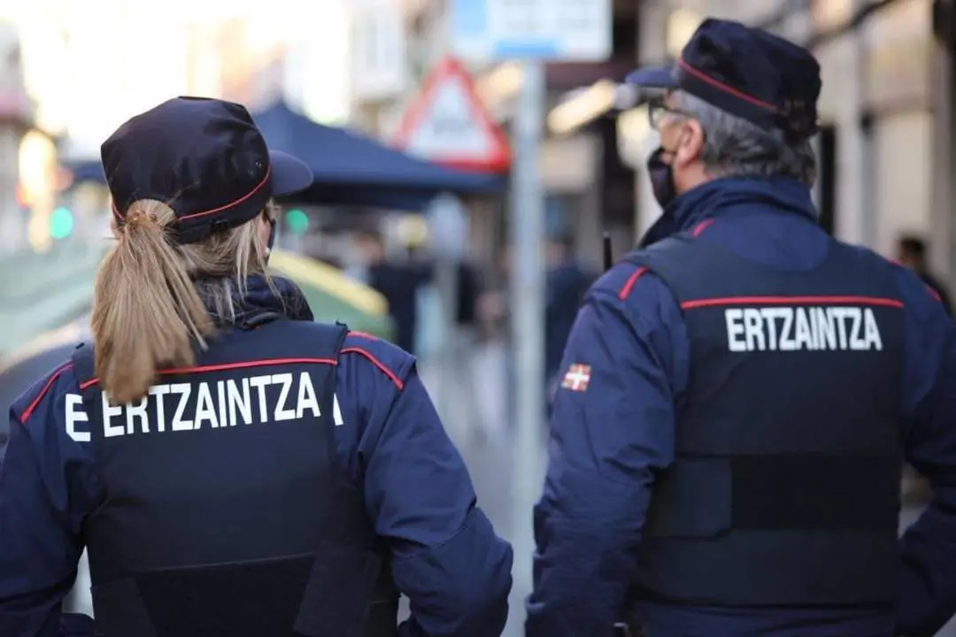 Agentes de la Ertzaintza. - IREKIA