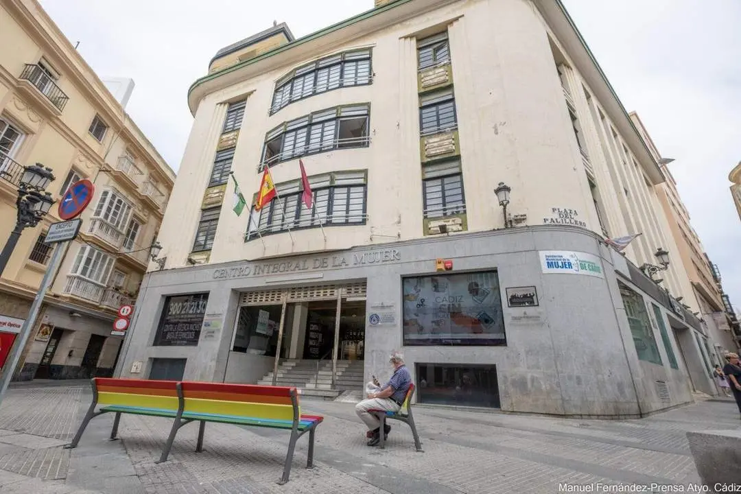 Fundaci&oacute;n Municipal de la Mujer en C&aacute;diz. - VIVA
