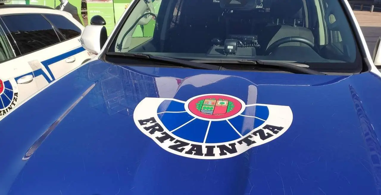 Coche patrulla de la Ertzaintza. - EP