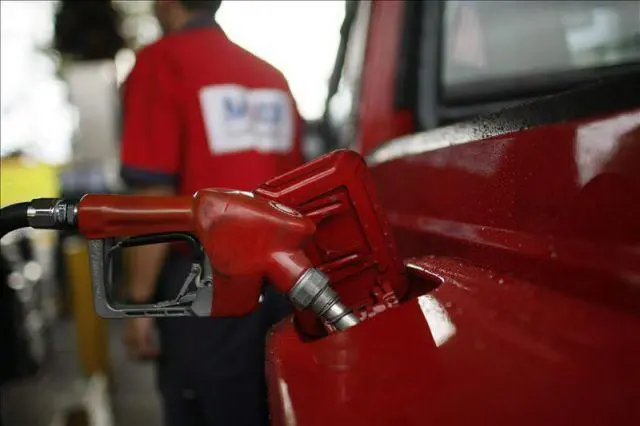 Repostaje de gasolina. - EFE