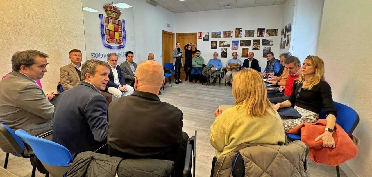 Mesa de Los Puentes celebrada en marzo de 2025.  - Fran Cano