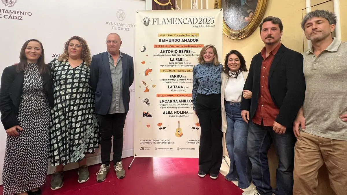 Autoridades, promotores y artistas, en la presentaci&oacute;n de Flamencad.  - D.M.