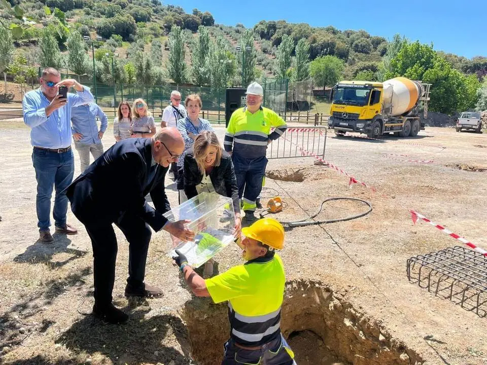 Colocaci&oacute;n de primera piedra para ampliaci&oacute;n de parque multiaventura.  - Europa Press. 
