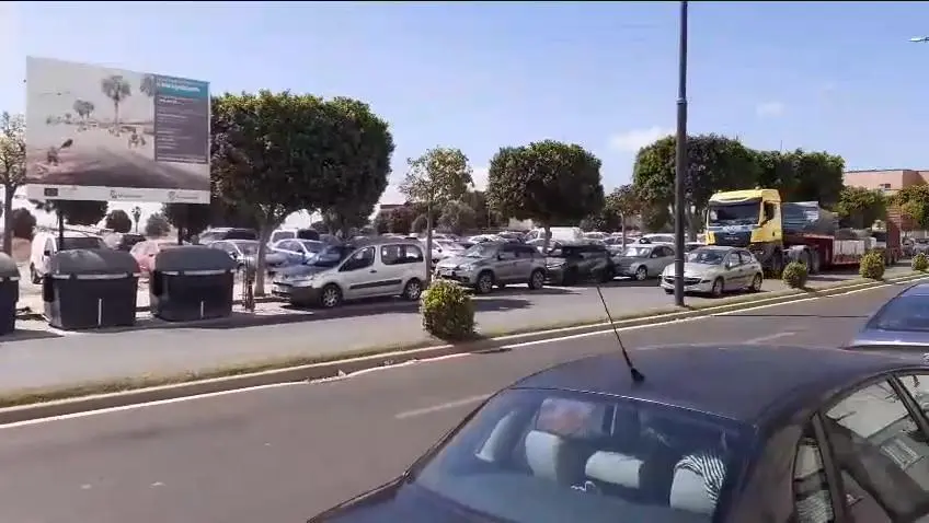 El cartel de obra y las primeras vallas en La Magdalena. - RLI
