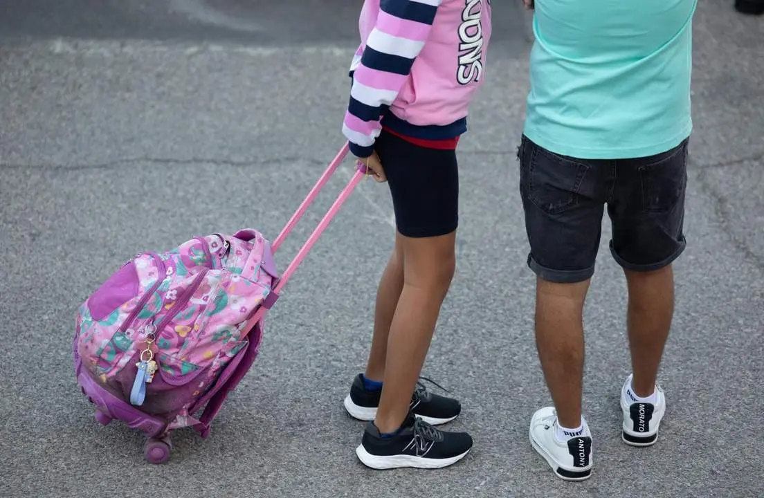 Una ni&ntilde;a el primer d&iacute;a de colegio. | Europa Press.