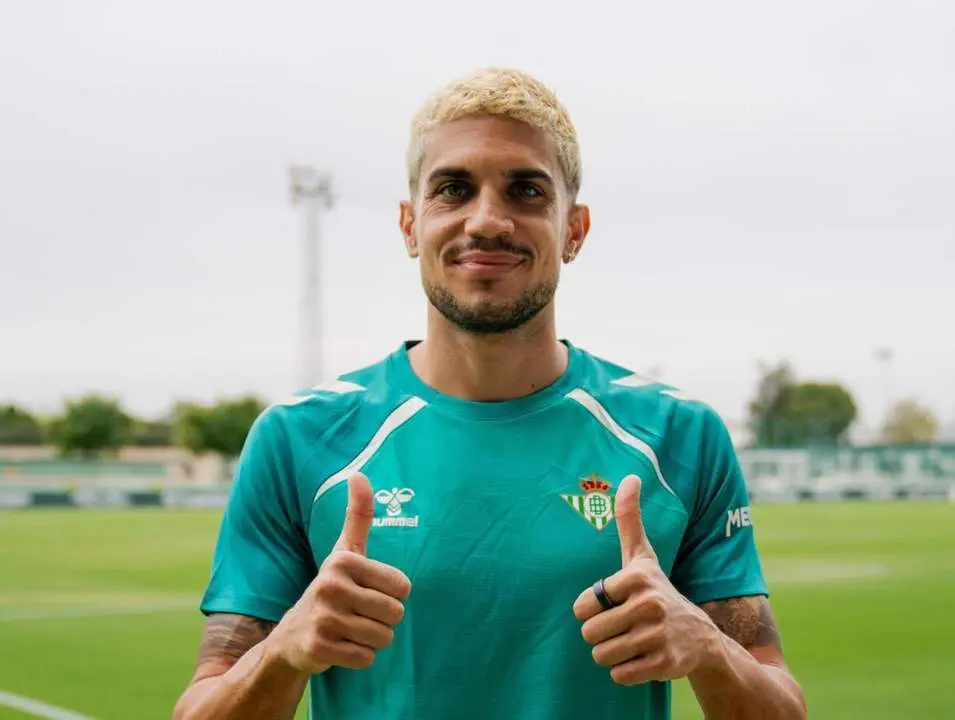 Marc Bartra en la Ciudad Deportiva del Real Betis. - RBB