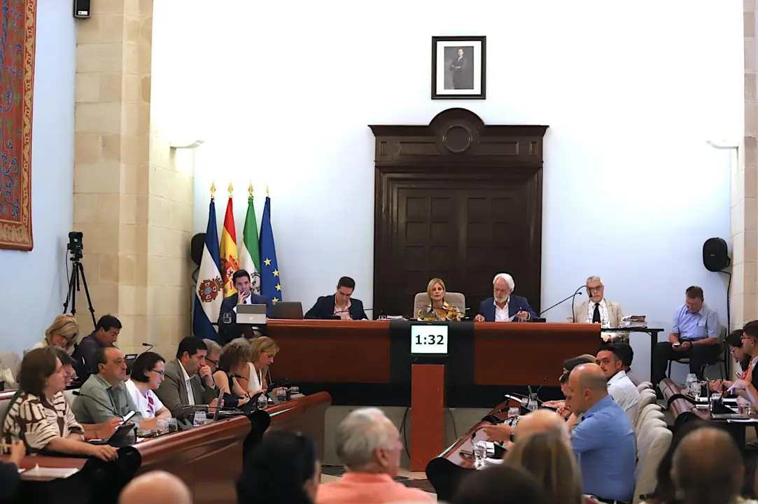 Pleno del pasado mes de agosto con la presencia del interventor municipal - jerez.es