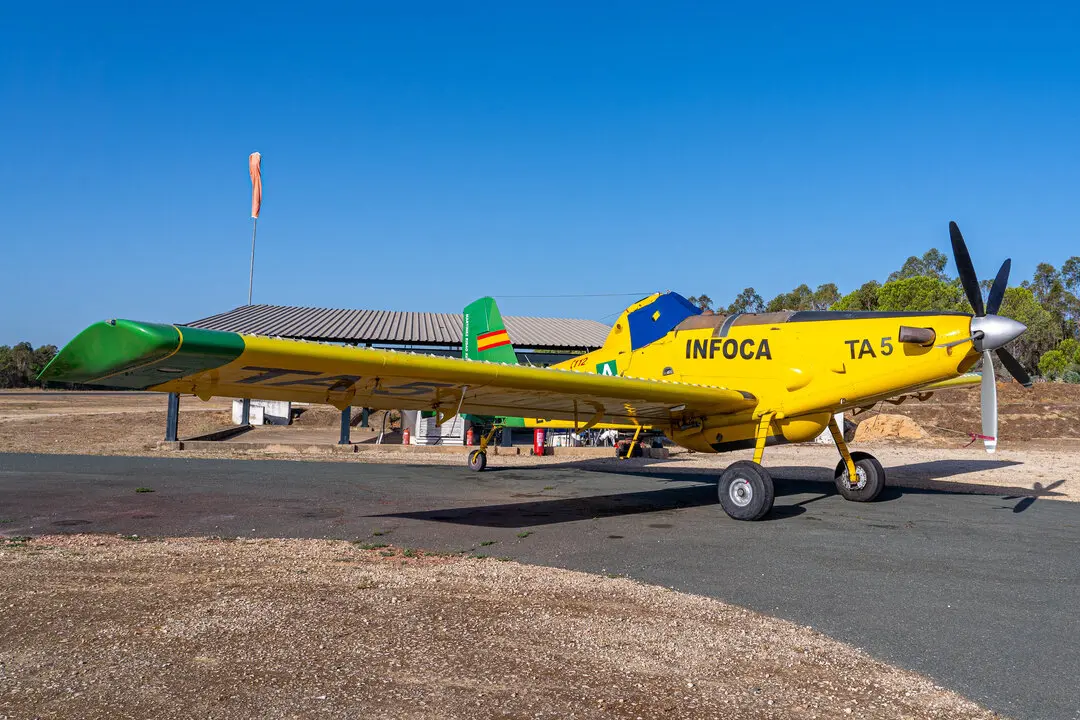 EuropaPress_5393825_aviones_contra_incendios_modelo_at_802_pistas_arenas_23_agosto_2023_huelva