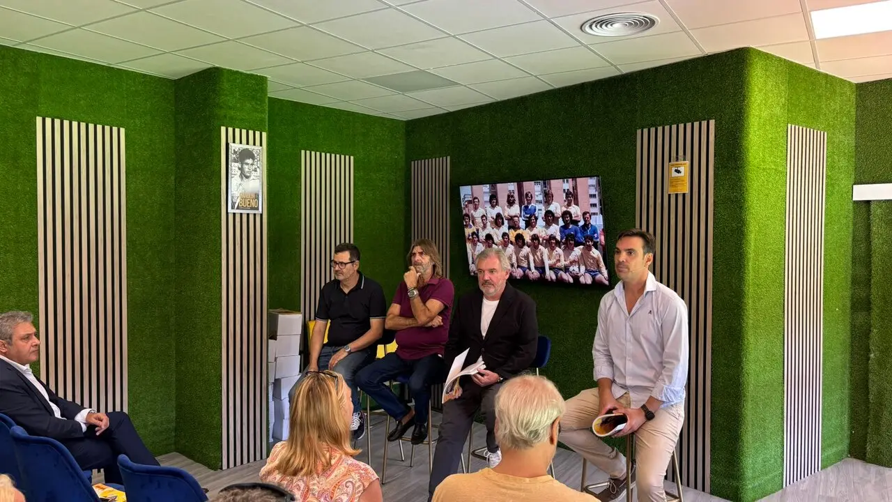 Una imagen de la presentaci&oacute;n del libro. / C&aacute;diz CF
