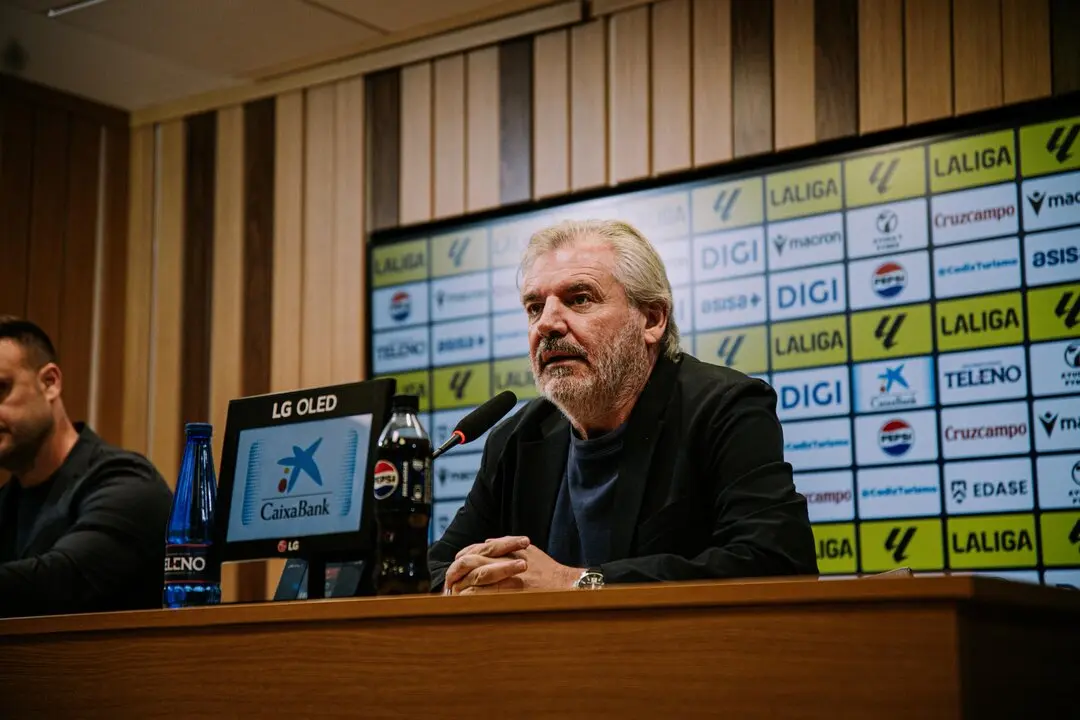 Manuel Vizca&iacute;no, en rueda de prensa. | C&aacute;diz CF.