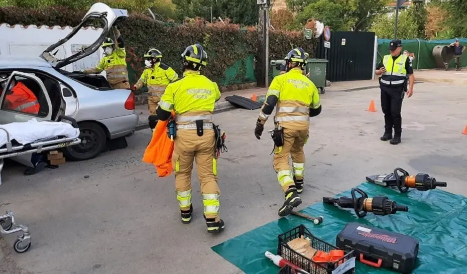 Efectivos de Bomberos de &Uacute;beda (Ja&eacute;n) y Polic&iacute;a en una intervenci&oacute;n | 112 ANDALUC&Iacute;A