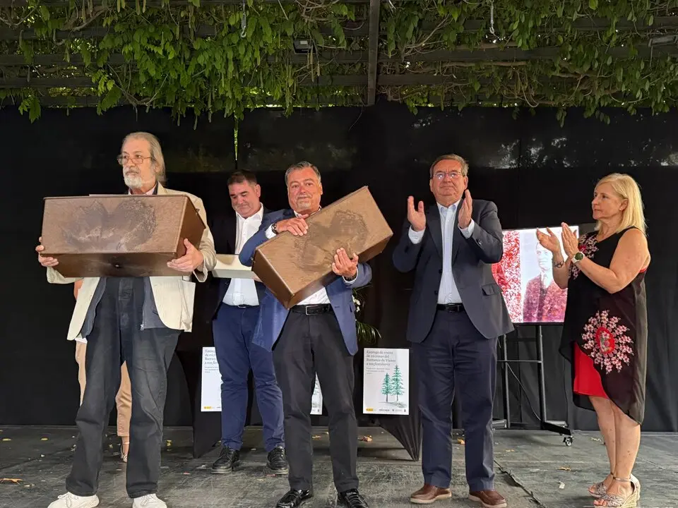 Acto de entrega de los restos de dos v&iacute;ctimas. | Europa Press.