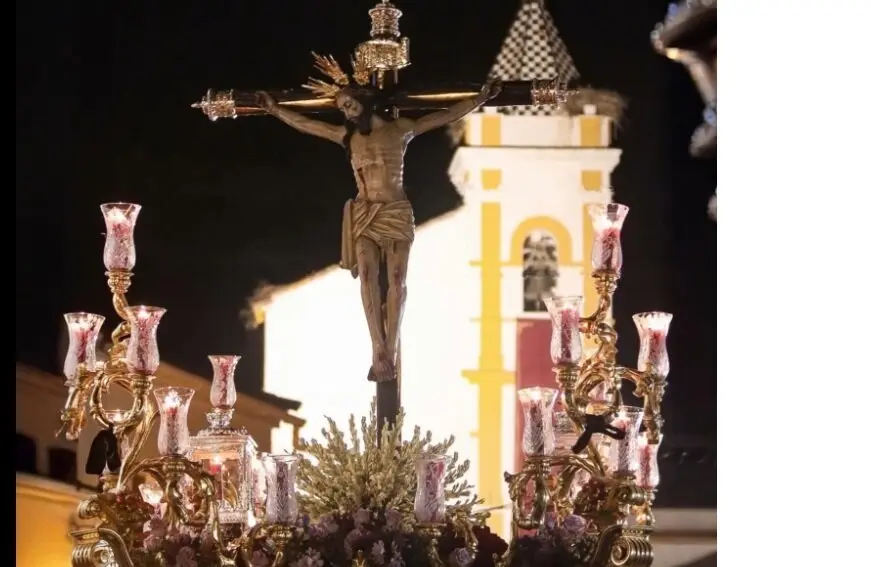 Al menos tres personas han resultado heridas, una de ellas grave, tras explotar un cohete en la noche de este s&aacute;bado en la localidad sevillana de Almad&eacute;n de la Plata. | EP