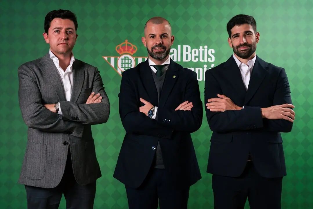 Miguel Calzado, Manu Fajardo y &Aacute;lvaro Ladr&oacute;n de Guevara, responsables del organigrama deportivo del Real Betis. | Archivo/RBB.
