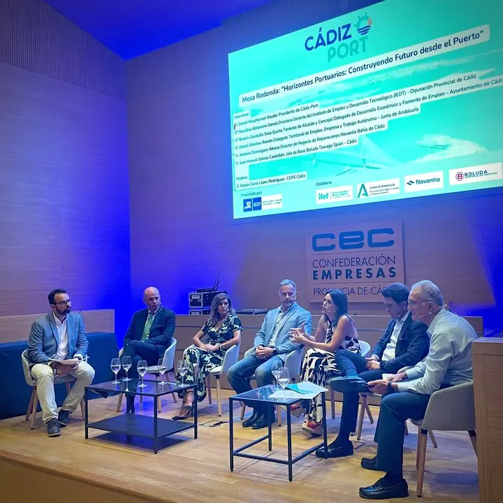 Una imagen de la charla celebrada en la sede de la CEC. / VIVA