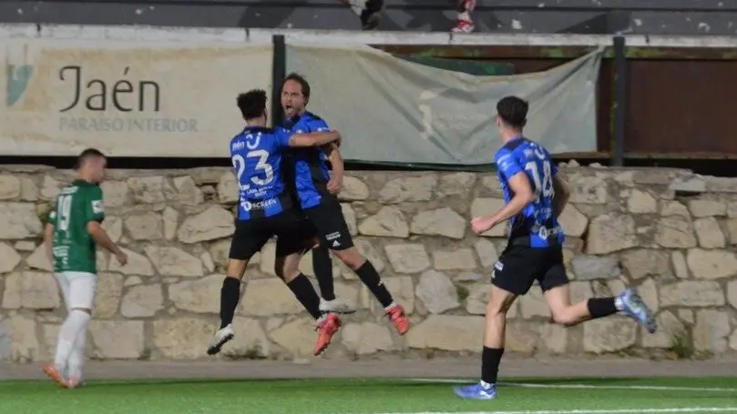 Peris celebra el primer gol interista ante el &Uacute;beda Viva. Foto: Inter Ja&eacute;n CF