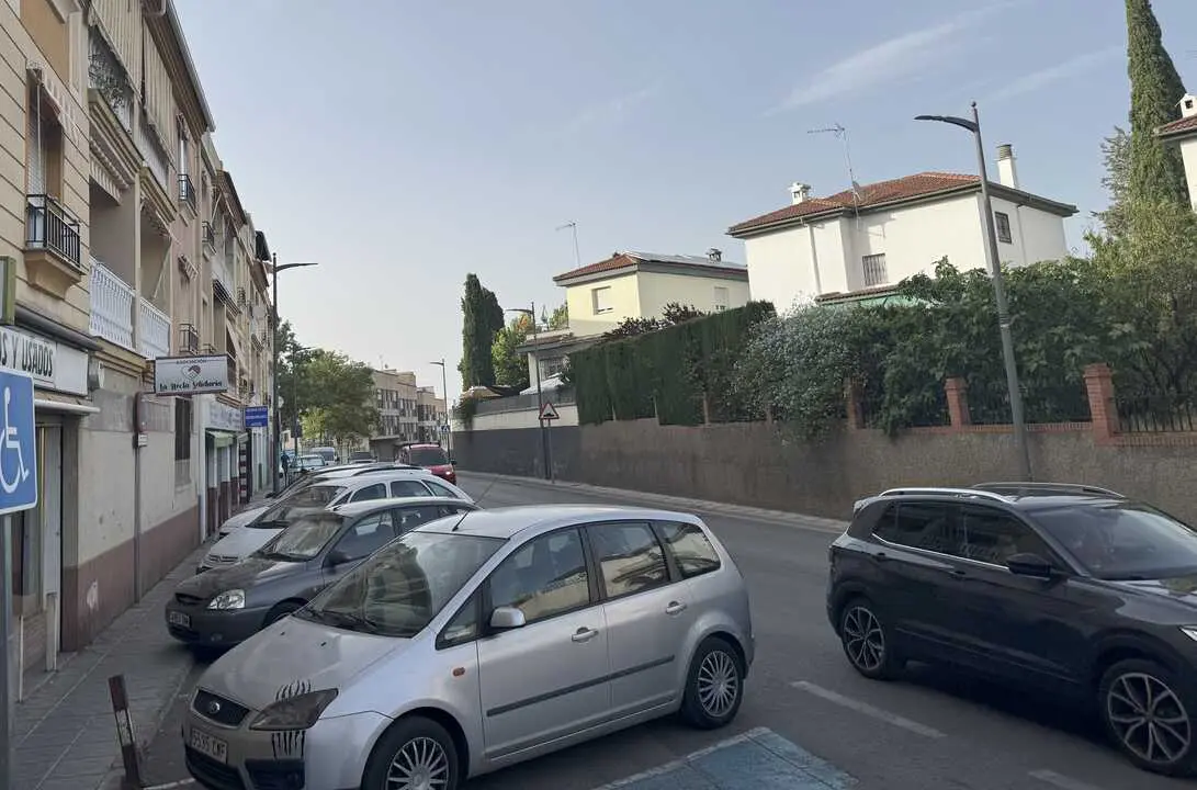 Coches en G&oacute;jar. | Europa Press.