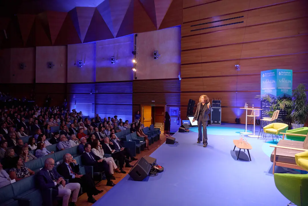 Un momento de la charla ofrecida por Elsa Punset. / ZF