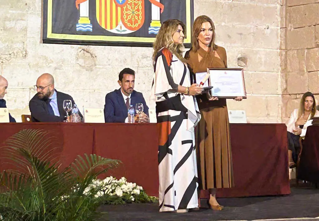 Mar&iacute;a Jos&eacute; Cano, gerente del centro, recogi&oacute; el galard&oacute;n. / VIVA