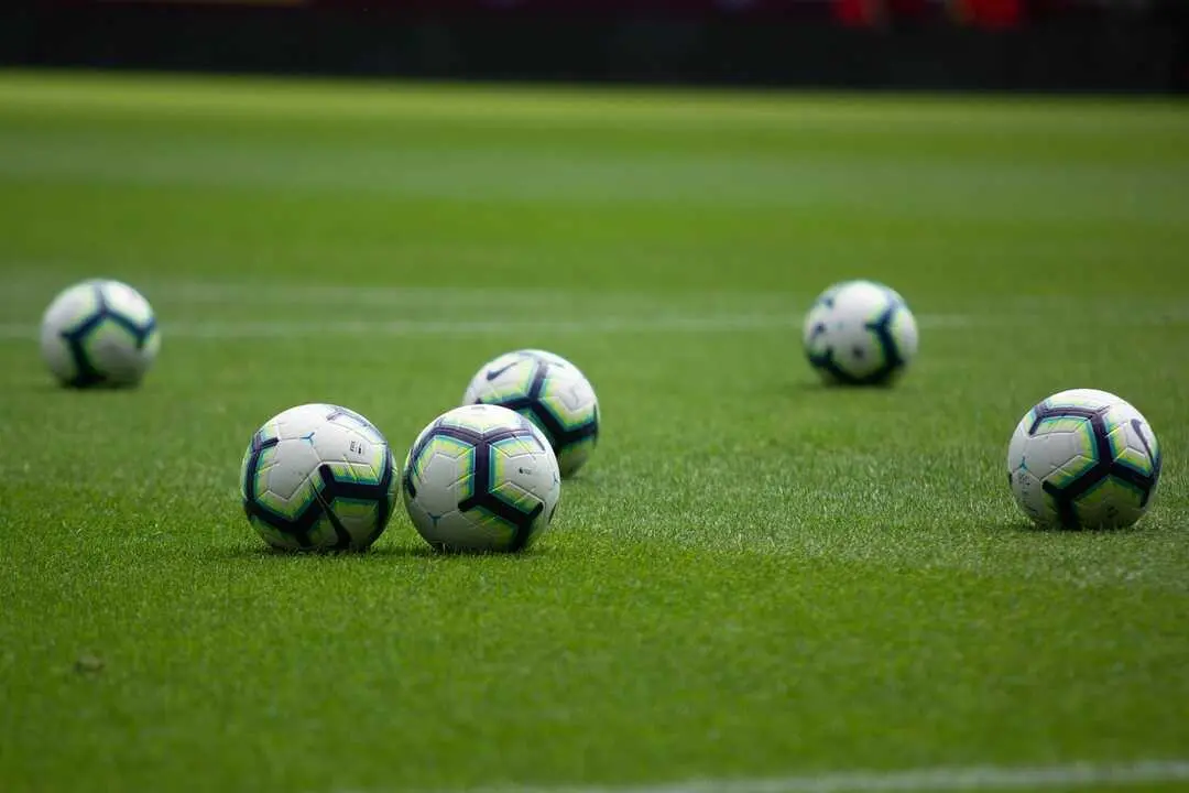 Balones de f&uacute;tbol. | Kelvin Stuttard en Pixabay