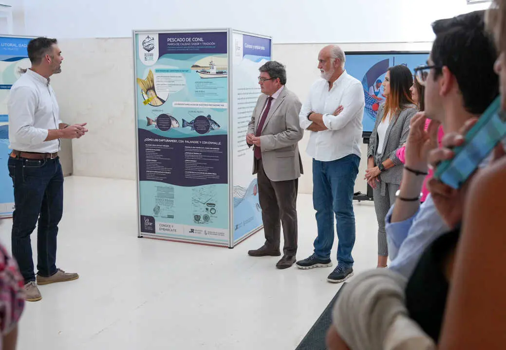 Uno de los paneles de la exposici&oacute;n. / VIVA