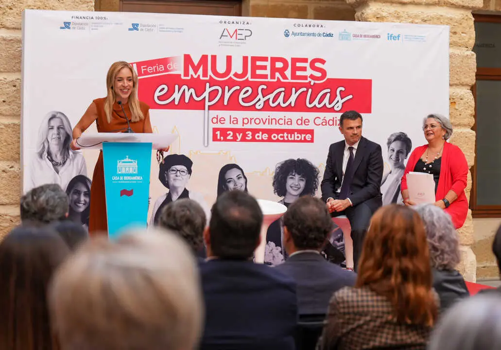Almudena Mart&iacute;nez, en unas jornadas de mujeres empresarias en C&aacute;diz. VIVA