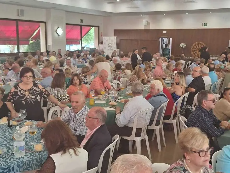 1268 Almuerzo convivencia mayores a&ntilde;o pasado