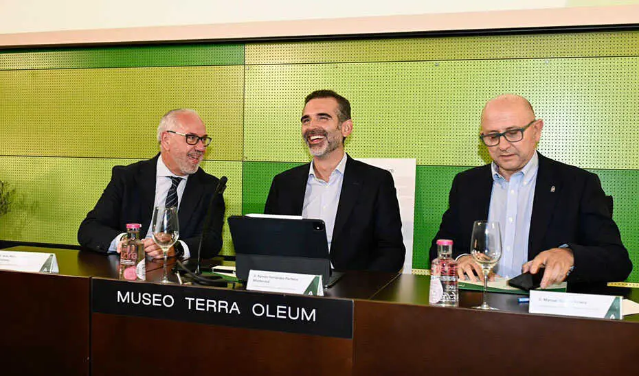El consejero de Agricultura preside en Meng&iacute;bar (Ja&eacute;n) el aforo de producci&oacute;n del olivar de la campa&ntilde;a 2025-2026.