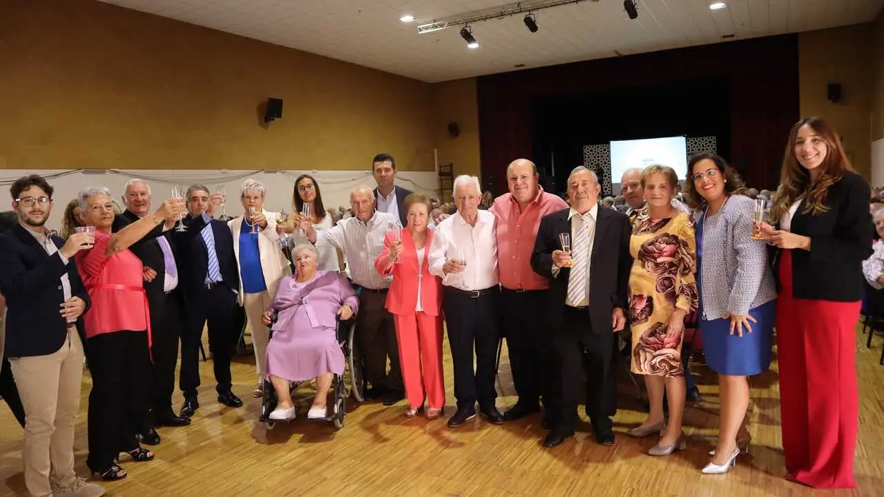 D&iacute;a del Mayor y Bodas de Oro de cinco parejas. | Europa Press.