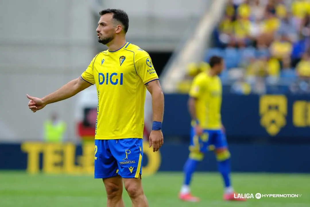 Iuri Tabatadze, en un partido liguero del C&aacute;diz CF. | LALIGA.