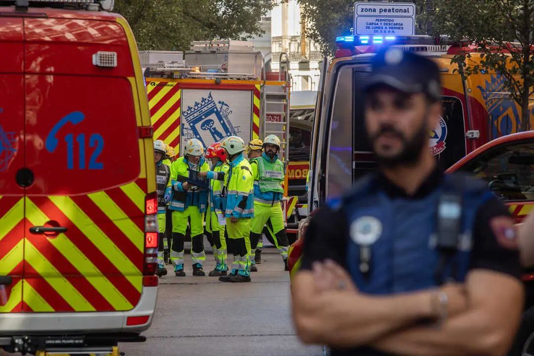 Sanitarios y trabajadores de emergencias en las inmediaciones. | Europa Press.