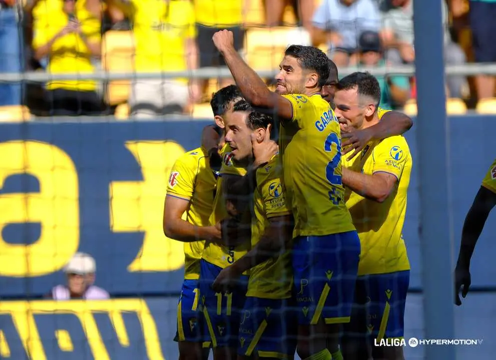 Los jugadores del C&aacute;diz CF celebran el gol de Suso ante el Eibar. | LALIGA.