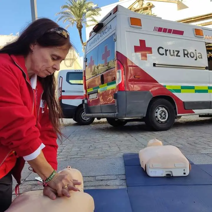 Actividad por el D&iacute;a de la Banderita de Cruz Roja. | Cruz Roja C&aacute;diz.