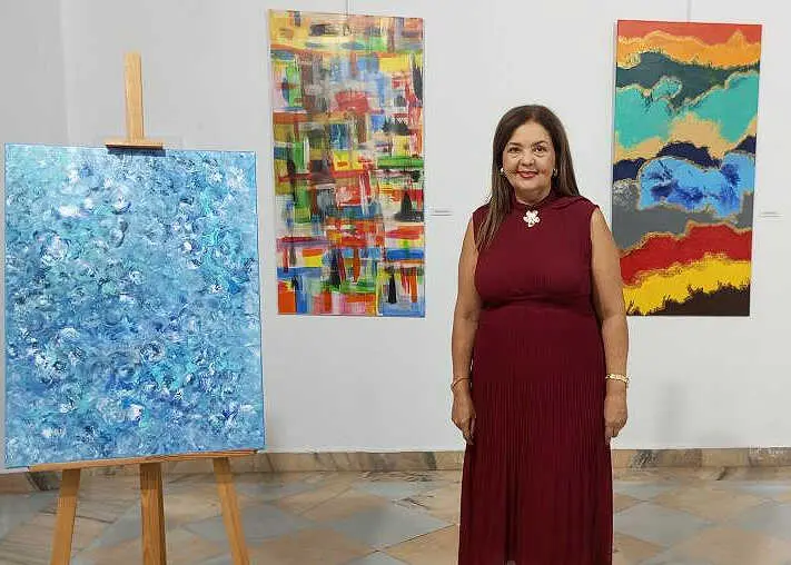 Ernestina del Valle muestra su particular universo abstracto./ AYUNTAMIENTO