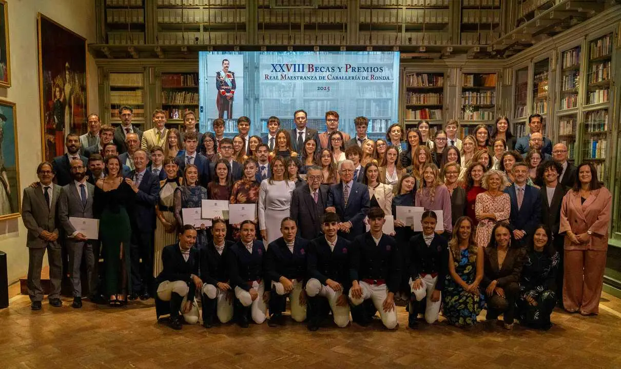 La Real Maestranza ha reconocido el esfuerzo de 104 estudiantes de entre 16 y 23 a&ntilde;os. |  RS