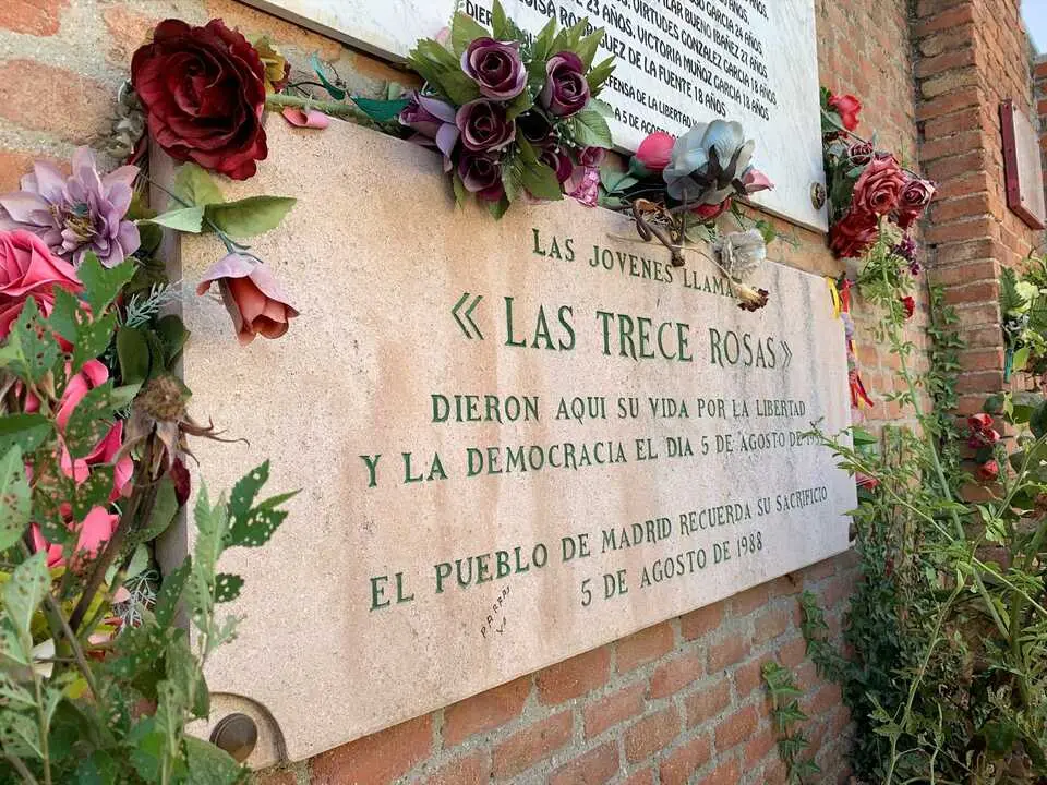 EuropaPress_7046113_monumento_homenaje_trece_rosas_cementerio_almudena