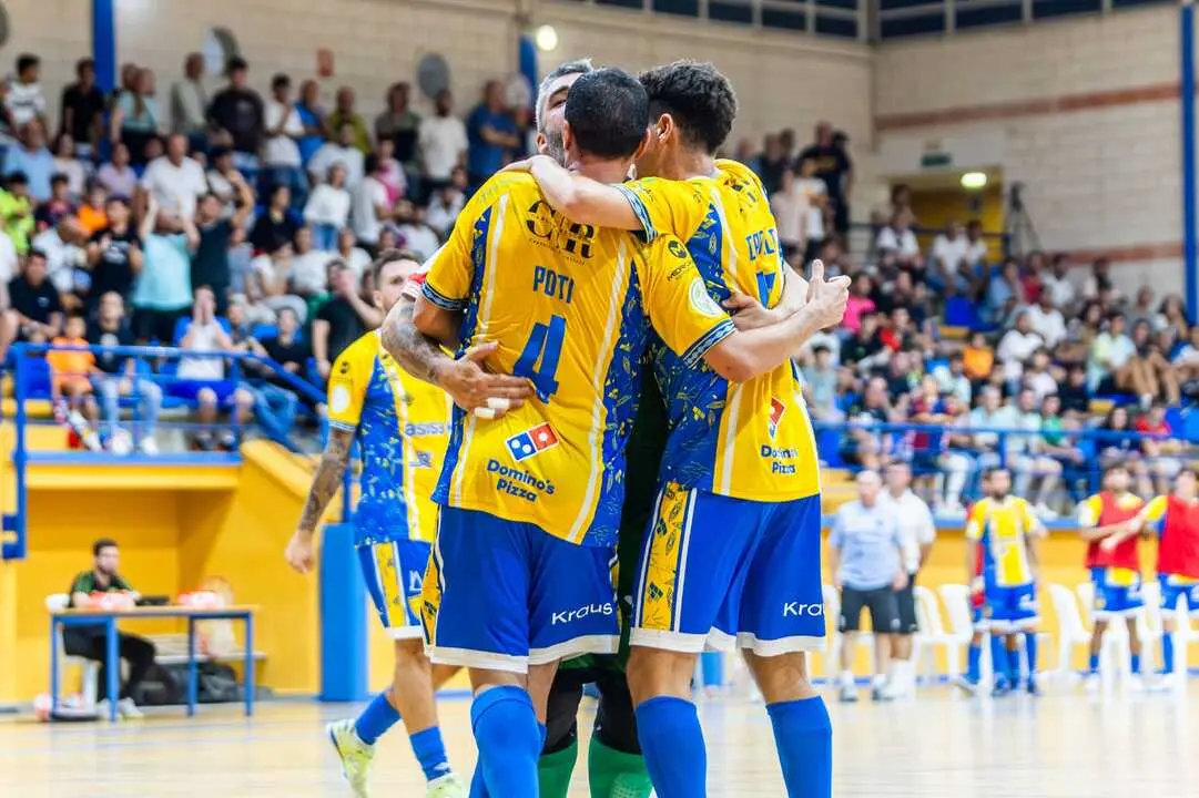 Los jugadores del Virgili celebran un gol. | CD Virgili.