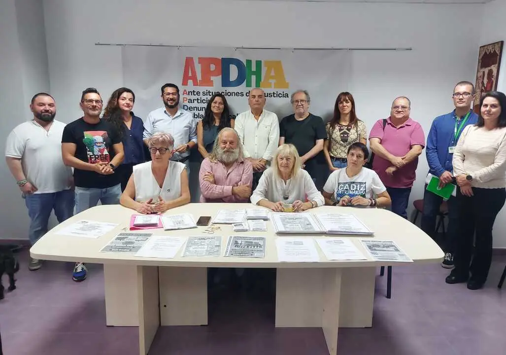 Presentaci&oacute;n de la Semana Sanitaria Gaditana por Marea Blanca. VIVA